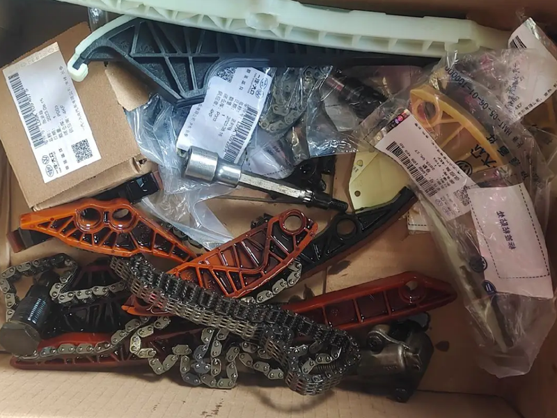 De timingketen en spanner vervangen voor de Volkswagen Passat EA888 -motor